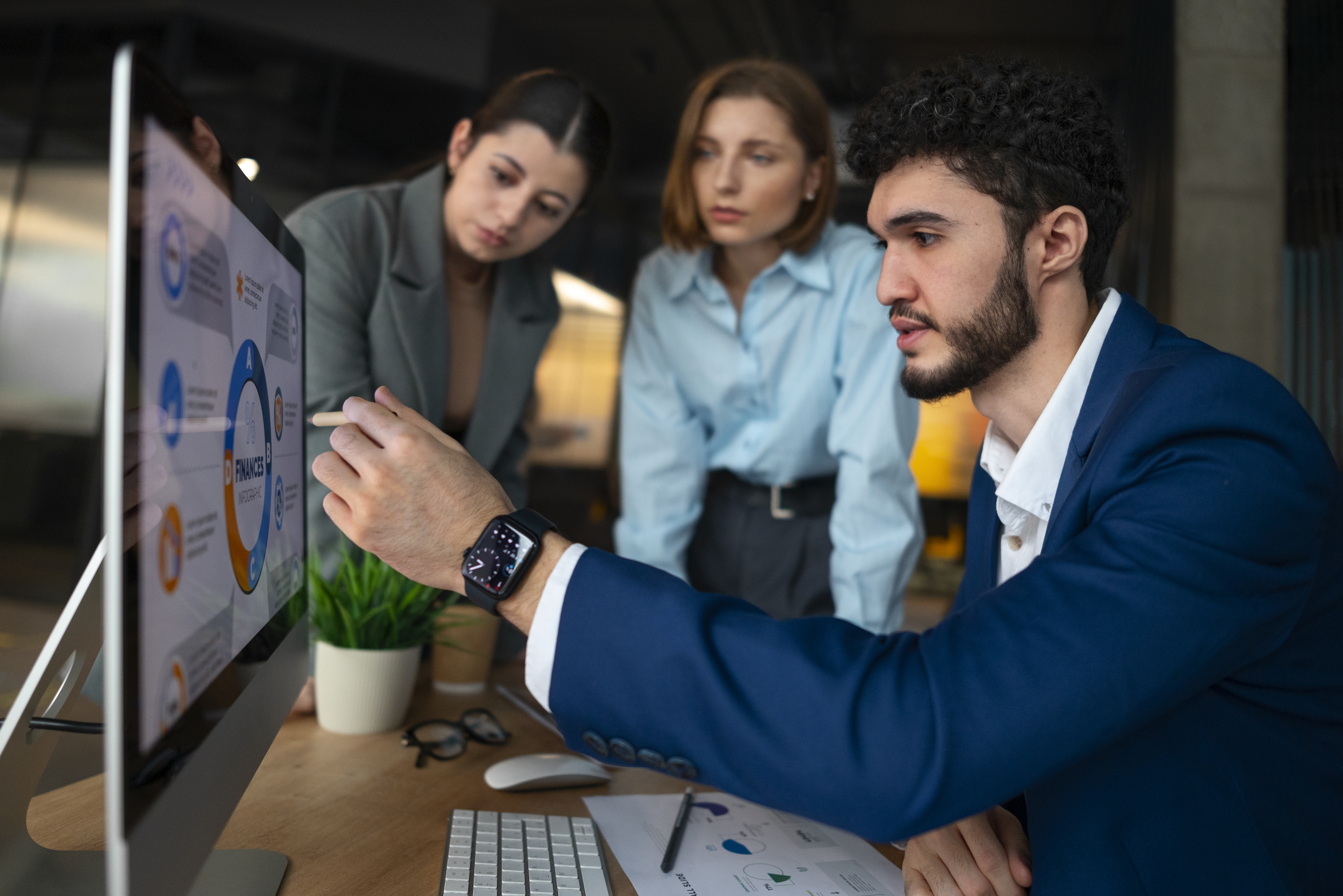 Transformamos servicios en <span class='text-purple-600'>soluciones estratégicas</span>